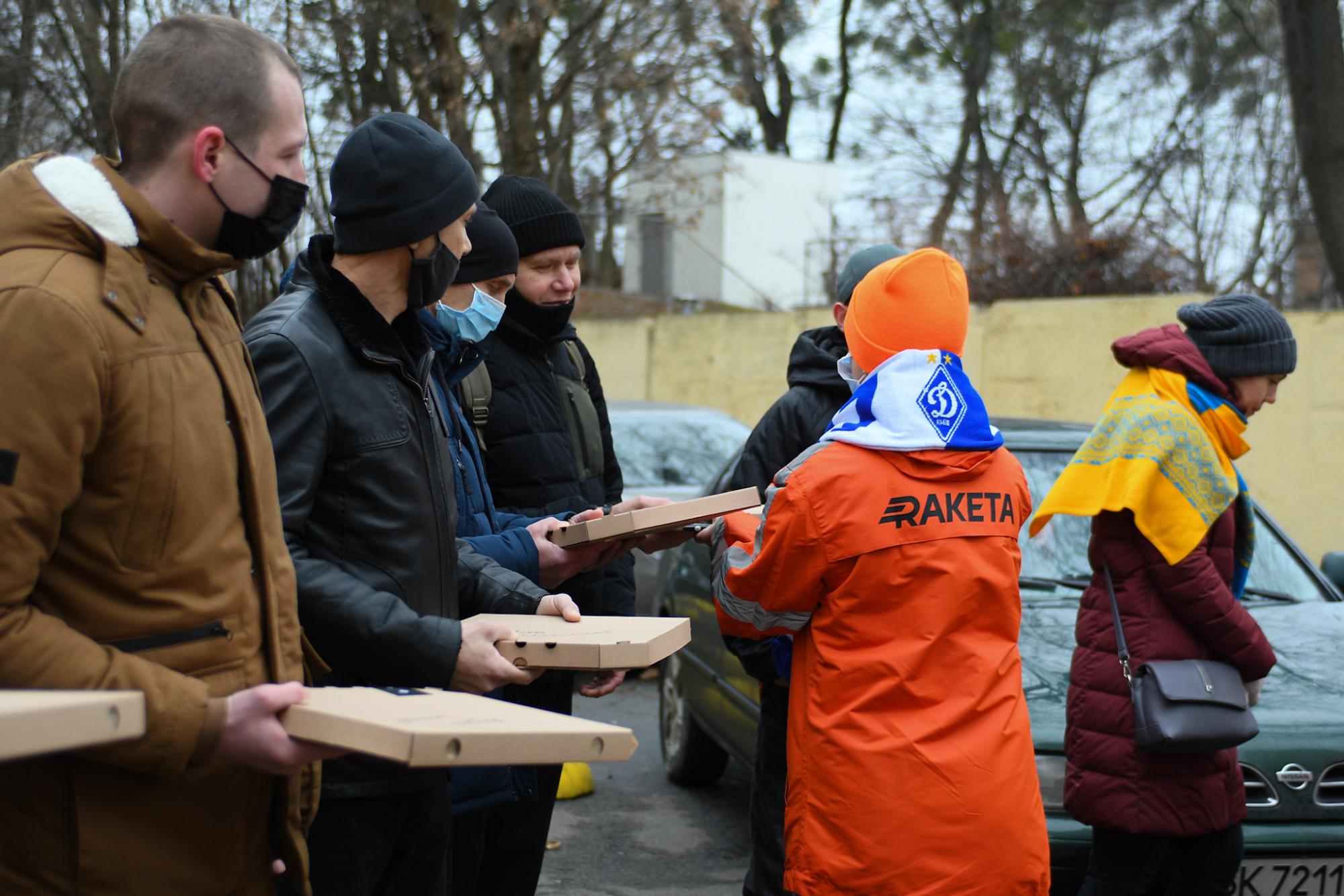 "Динамо" привітало з днем ЗСУ військовослужбовців у шпиталі